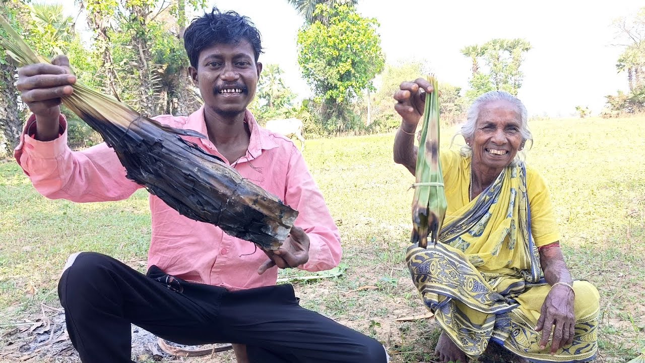 আদিবাসী পদ্ধতিতে তাল পাতায় মাংস পড়া ll
