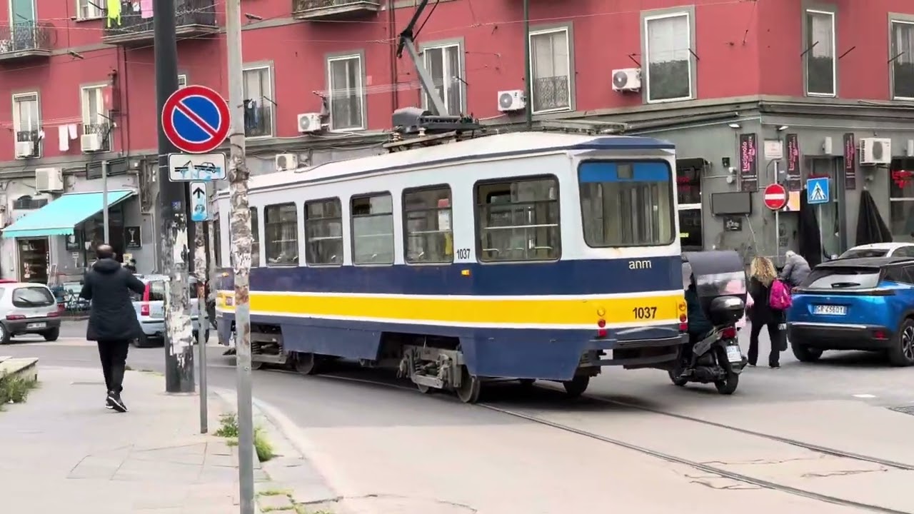 Tram Sirio, filobus sulla 204 e Peter Witt 1037 sulla 2 il 25 marzo a Napoli.