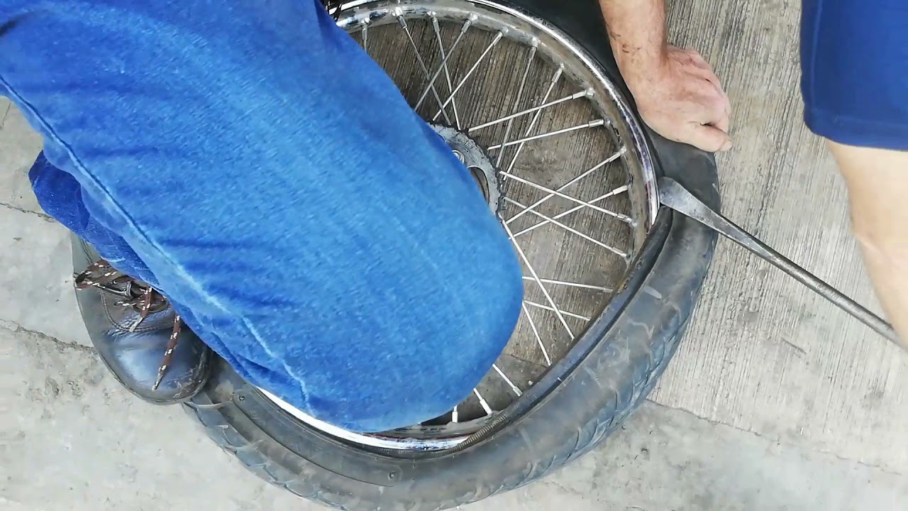 La llanta de tu moto se poncha con mucha facilidad por que la muerde te doy solucion