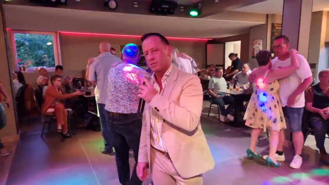 In Monmartre staat een huisje  -  Frank Van Damme -  De Komback