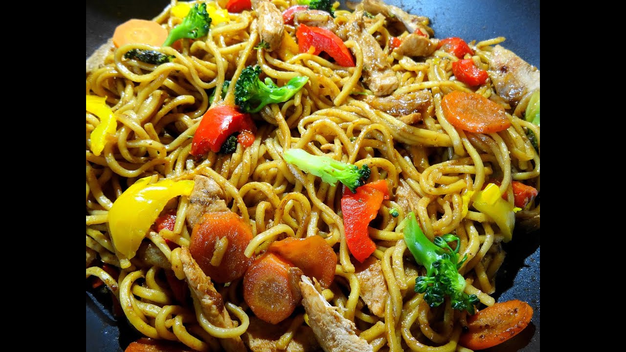 Surinaamse wok bami