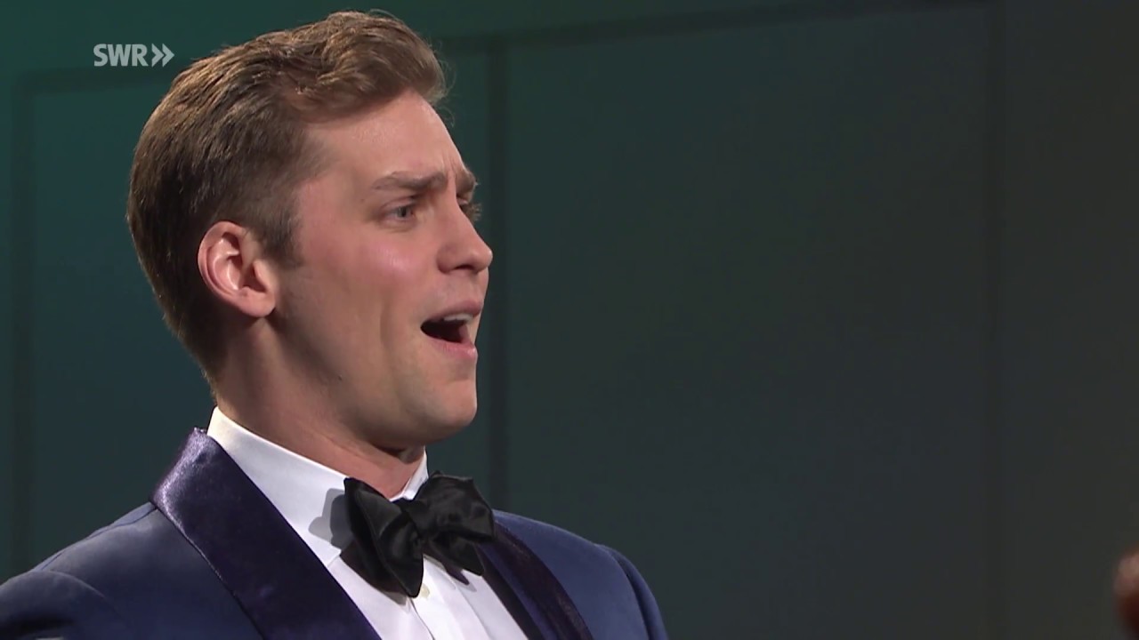 Gyula Rab tenor sings 