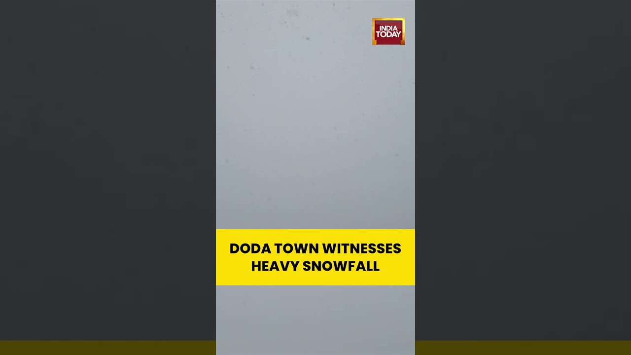 Heavy Snowfall Hits Doda Town, Residents Thrilled | #Doda #Snowfall #JammuKashmir