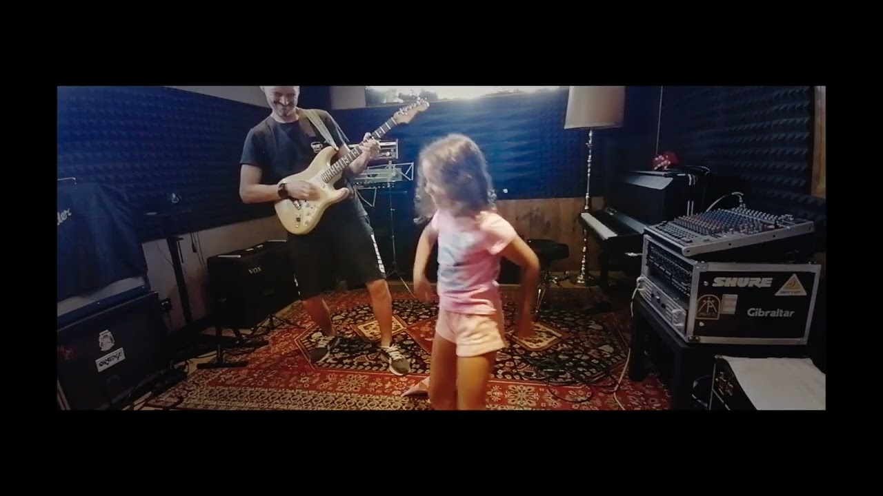 LA BRUJITA TAPITA - ROCKY KIDS CANCIONES INFANTILES