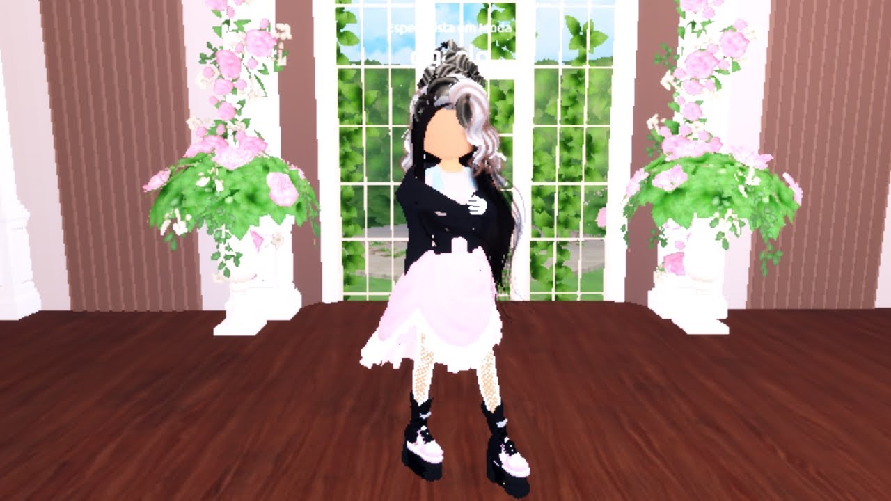 Jogando Dress to Impress, mas eu só posso usar personagens!