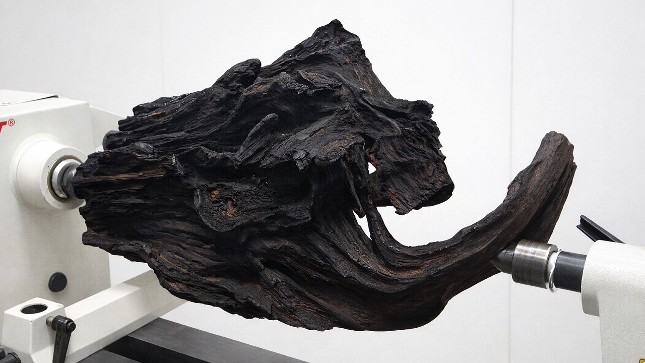 Perfect Woodturning || A Recycling Project Combining Epoxy Resin and Driftwood