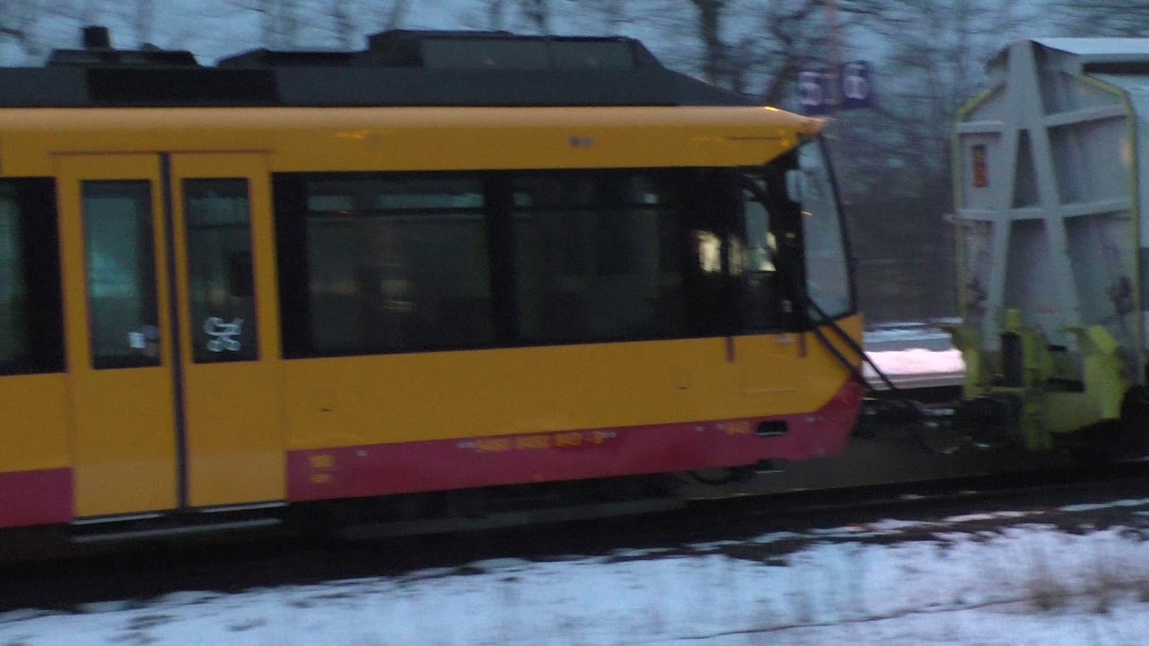 RailAdventure 183 500-8 überführt den AVG 843 einem GT8-100D/2S-M - Einfahrt in Unterlüß