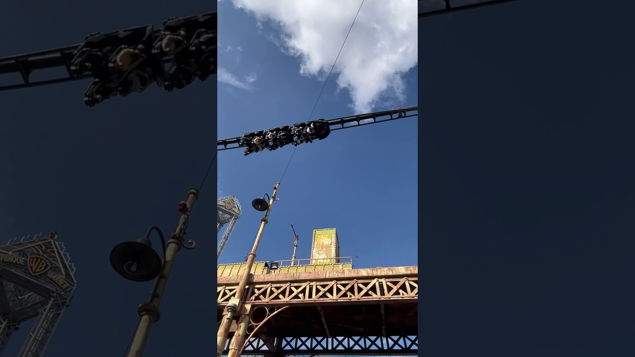 Amazing stall on Gotham City Escape🦇🃏#rollercoaster #batman #parquewarner #fy #shorts #thrill #fyp