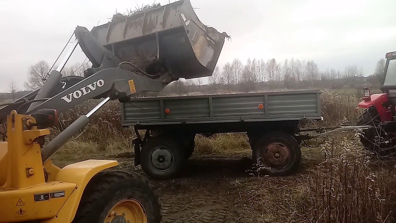VOLVO L30G - załadunek traktorów