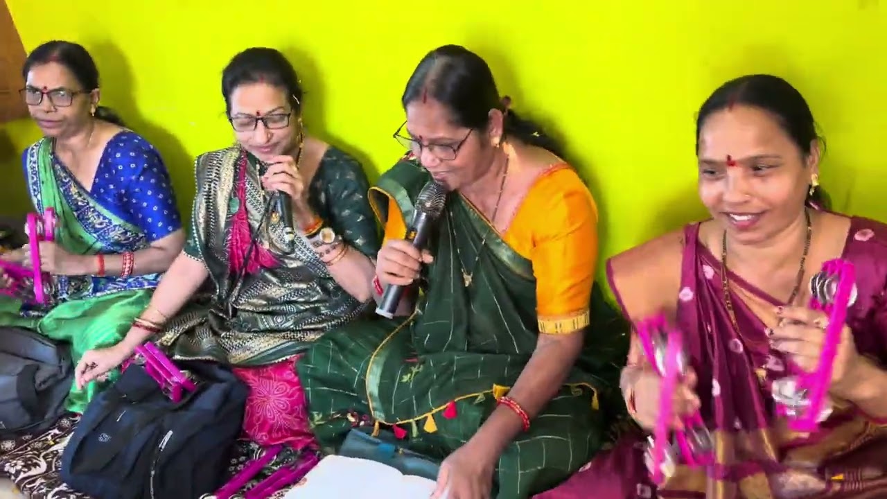 લખેલું છે 🌷આ ગોપી પણ સારા ભજન ગાવા લાગ્યા 