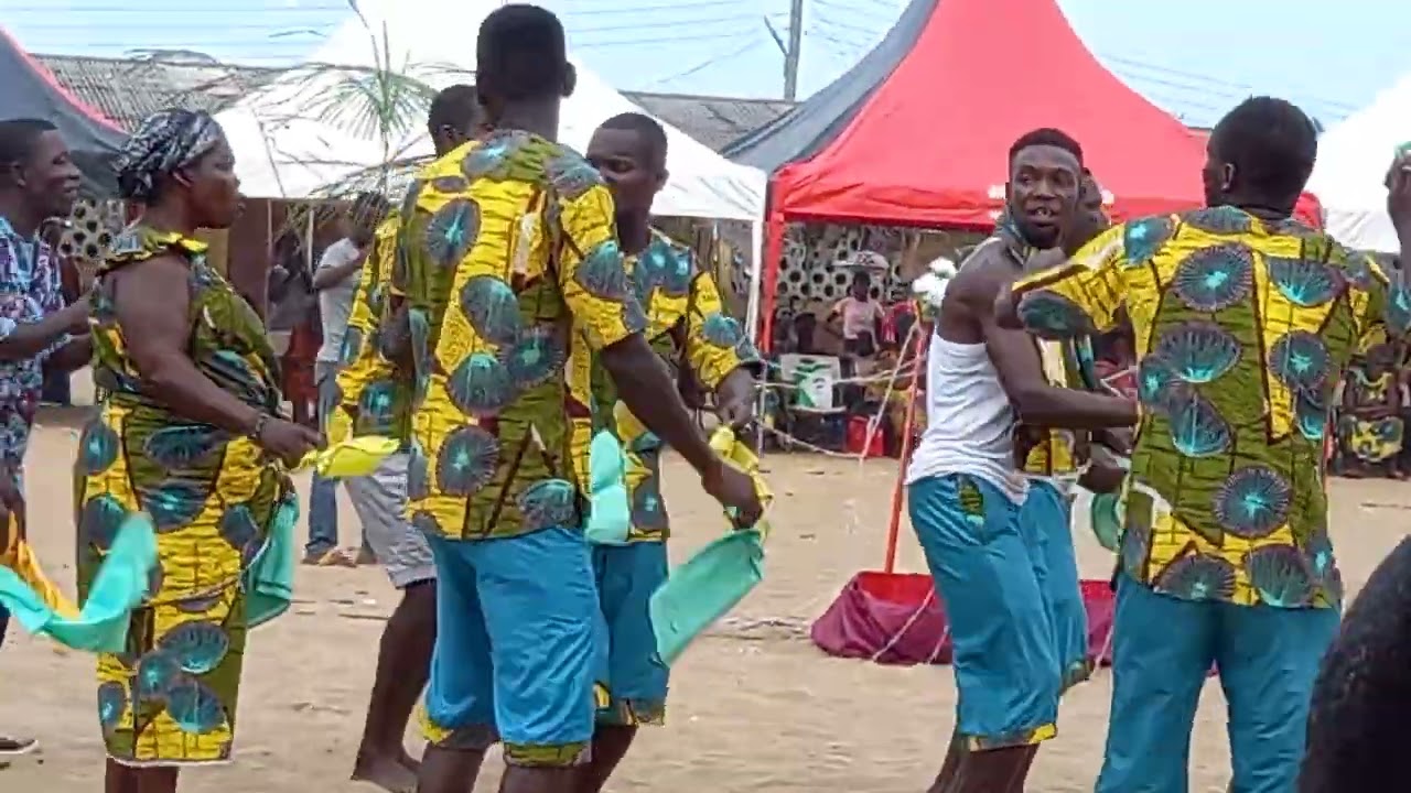 les danses du Sud de la Côte d'Ivoire (ETUÉBOUÉ en action...)