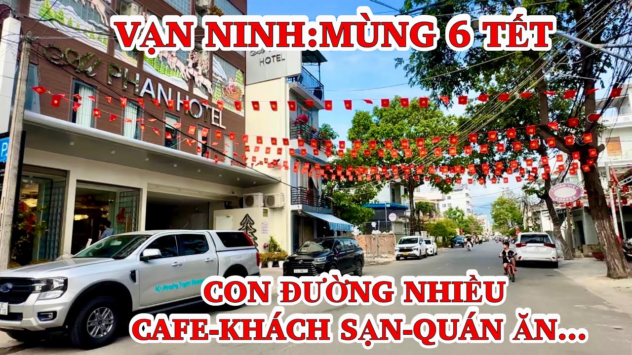 Vạn Ninh: Con Đường Nhiều Quán Cafe Quán Ăn Khách Sạn Mùng 6 Tết Nhộn Nhịp
