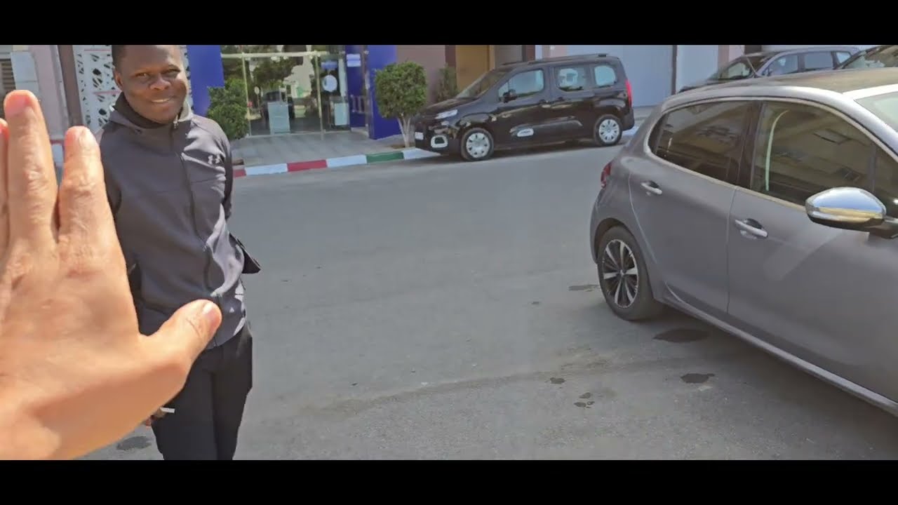Peugeot 208 2019 1er main tr&egrave;s bonne &eacute;tat tt option ADILAUTO kenitra