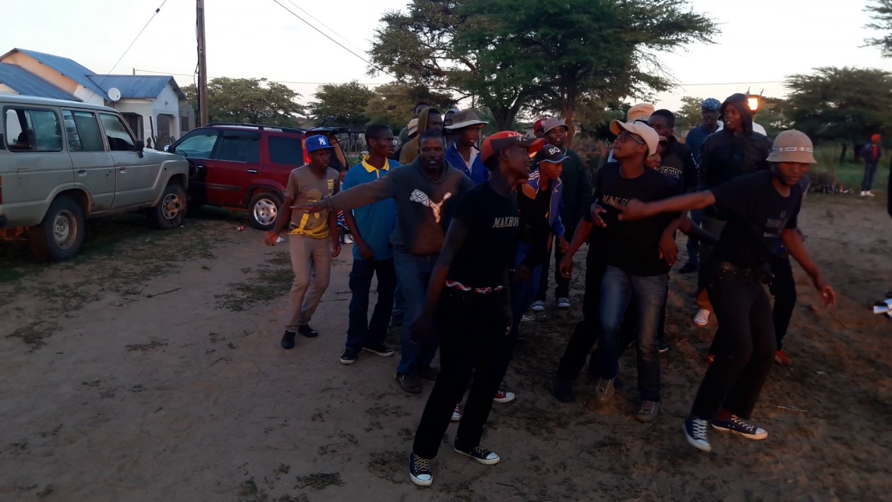 MAKHOSI CHOIR (Mmamoagi) : di tlogele di fule mmogo