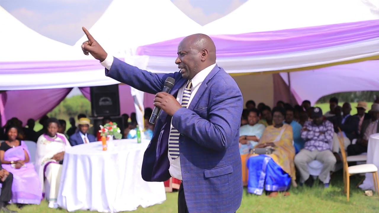 Hurikiriza okugamba kwa mr. Mugisha Devid okutendereza😘😘😘
