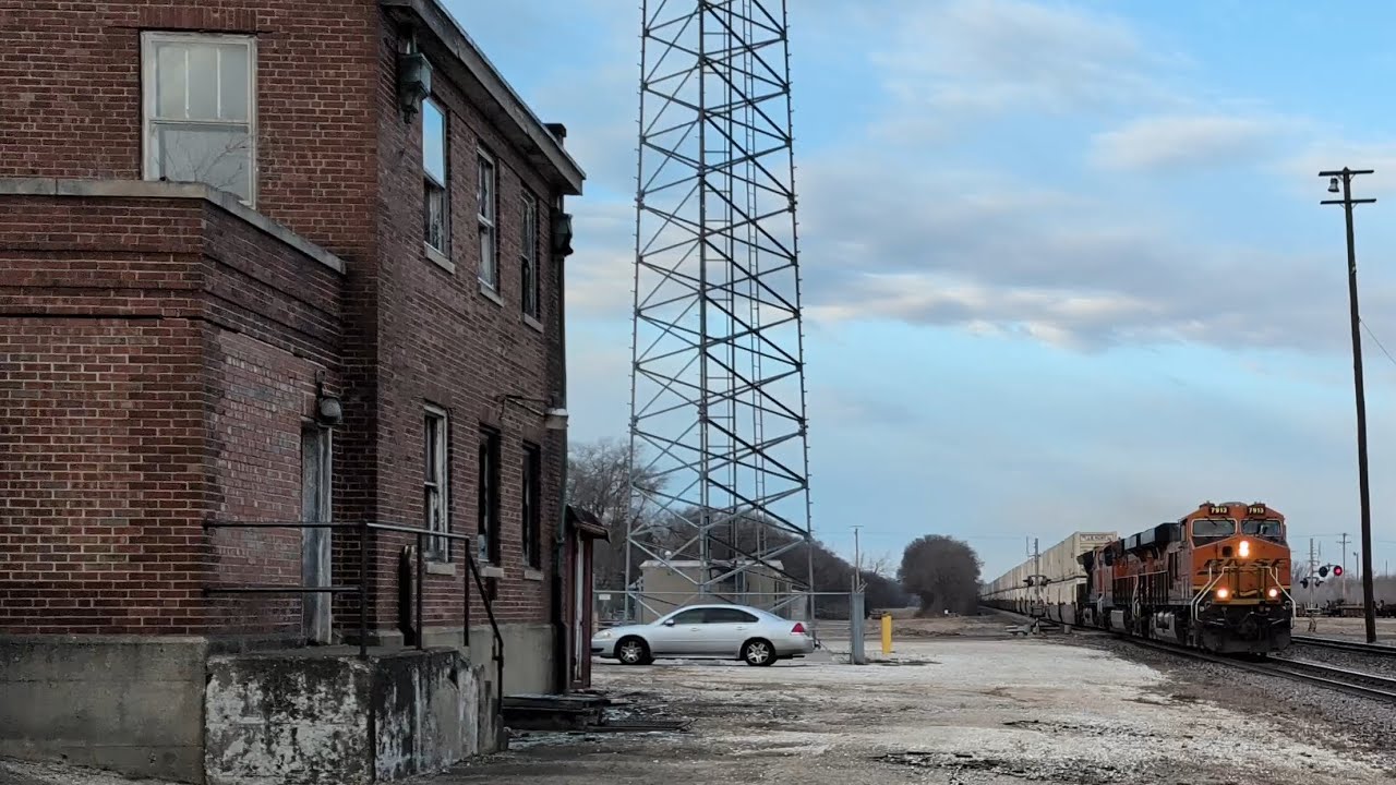 Z Train Rips by Intermodal Waiting on Main 2