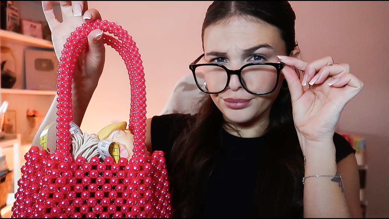 ASMR POV : Ta Prof Fouille Dans ton Sac 👀