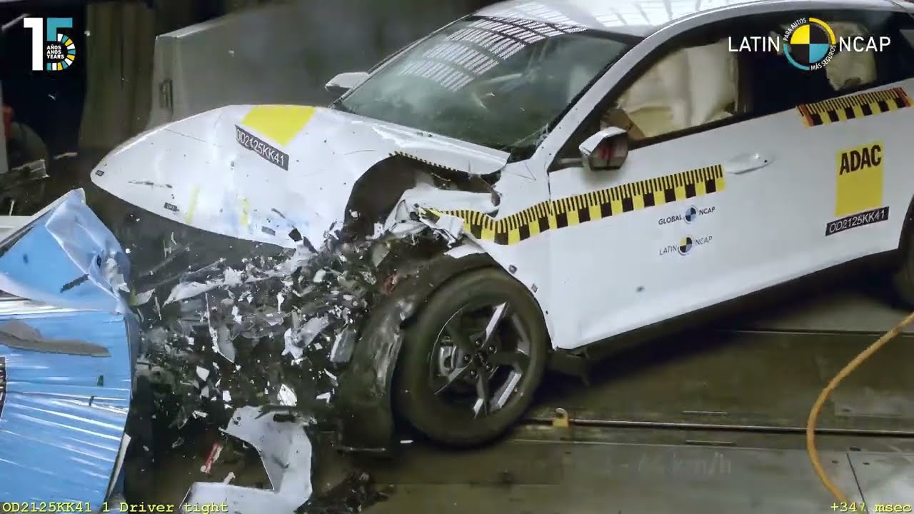 Kia K4 Sed&aacute;n / Hatchback + 6 Airbags