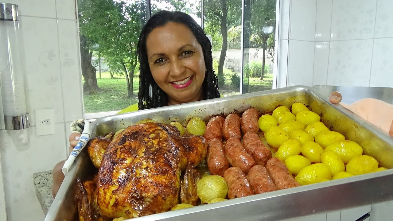 FRANGO RECHEADO COM FAROFA, PUDIM CREMOSO DE COCO FRESCO, BEBIDAS REFRESCANTE PARA ACOMPANHAR