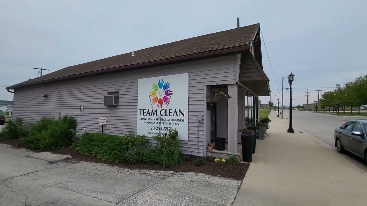 Downtown Kewaunee Wisconsin Walk Through