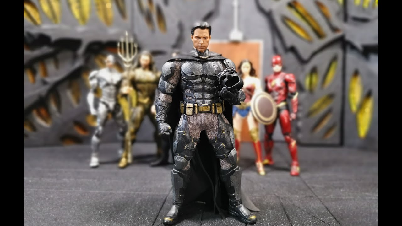 Mezco Batman Tactical ONE:12 Unboxing and REVIEW Zack Snyder Justice League Custom cape Eleven head
