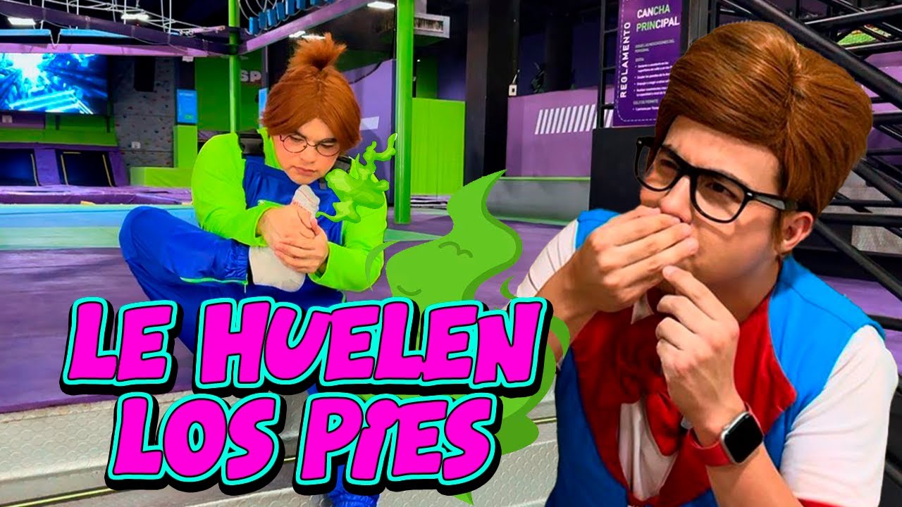 Le huelen los pies a Meme | Jugando en los trampolines | Huele muy mal