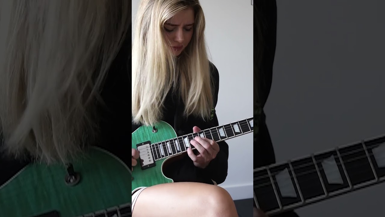 Lexi Rose Fakes Her Guitar Playing