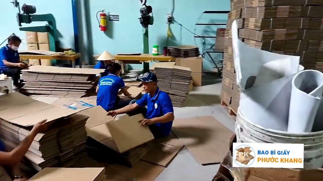 Kéo lụa in trên thùng carton - cty bao bì giấy Phước Khang