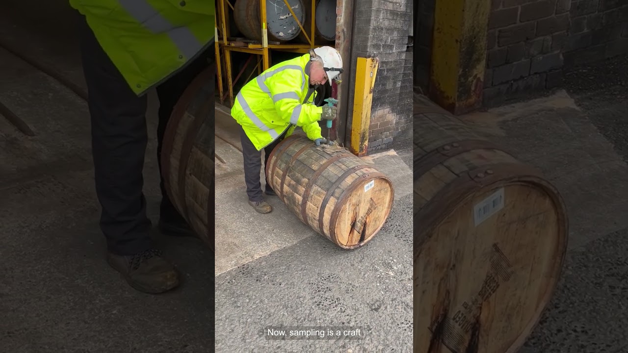 How does our Scotch Whisky get its flavour? Let's ask our Samplers! 🥃🛢️