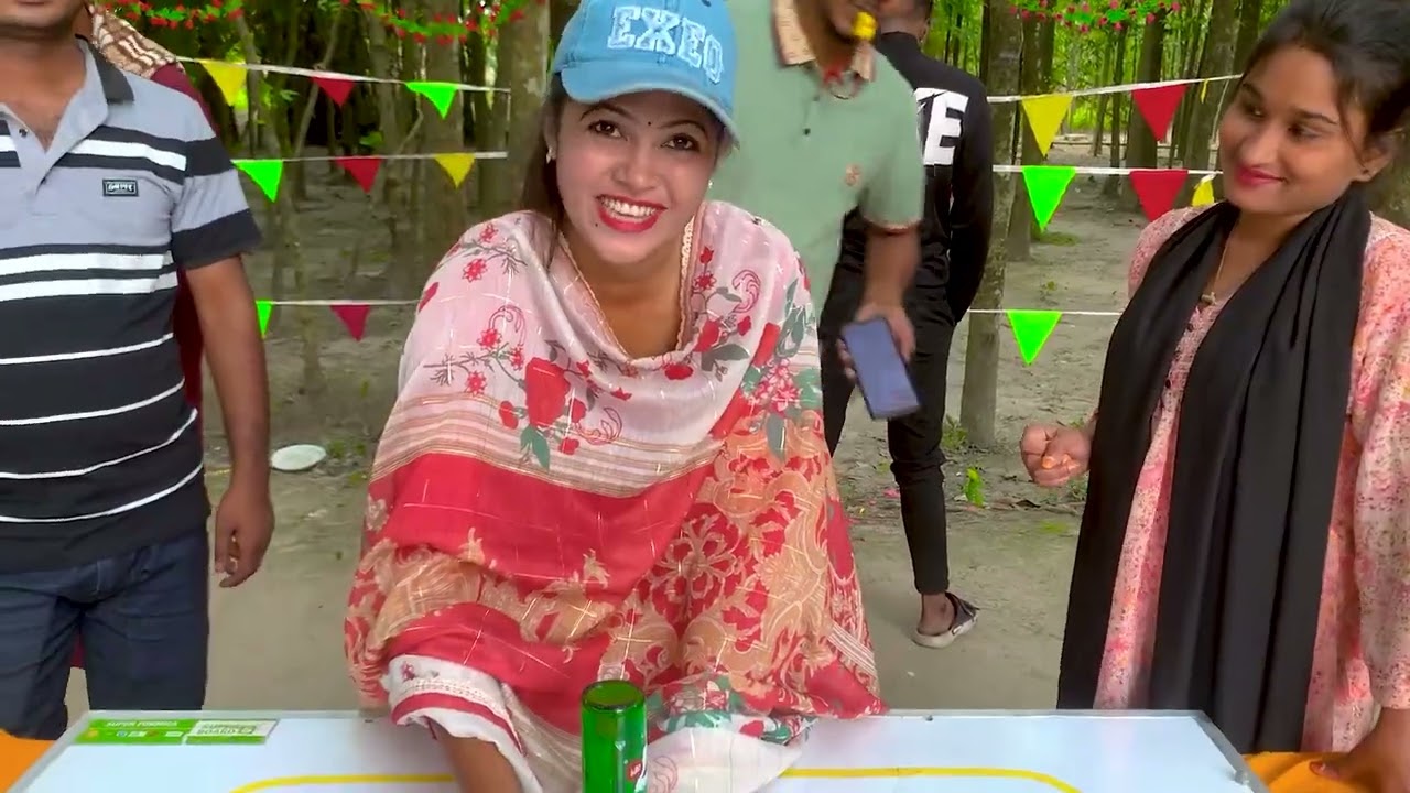 বোতলের নিচে ১০০০ টাকা নোট বোতল না ফেলিয়ে টাকাটা বের করে নিতে পারলে তার