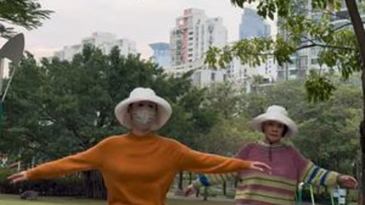 好多粉丝想婆婆了，我的搭子她旅游回来了。 封面又忘记改了，今天应该是第二十五天。#每日分享 #跟我一起做运动 #贵在坚持 #婆媳 #运动搭子