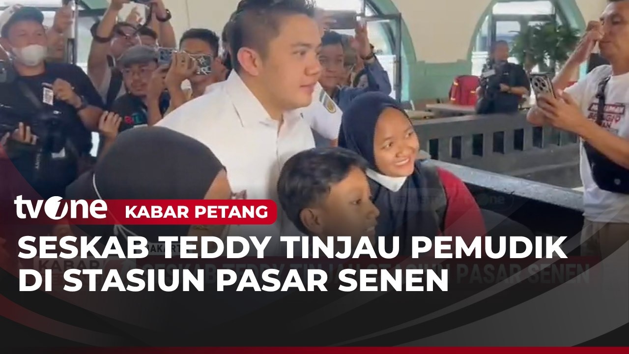 Seskab Teddy Indra Wijaya Menyapa Pemudik dan Cek Kesiapan Kereta | Kabar Petang