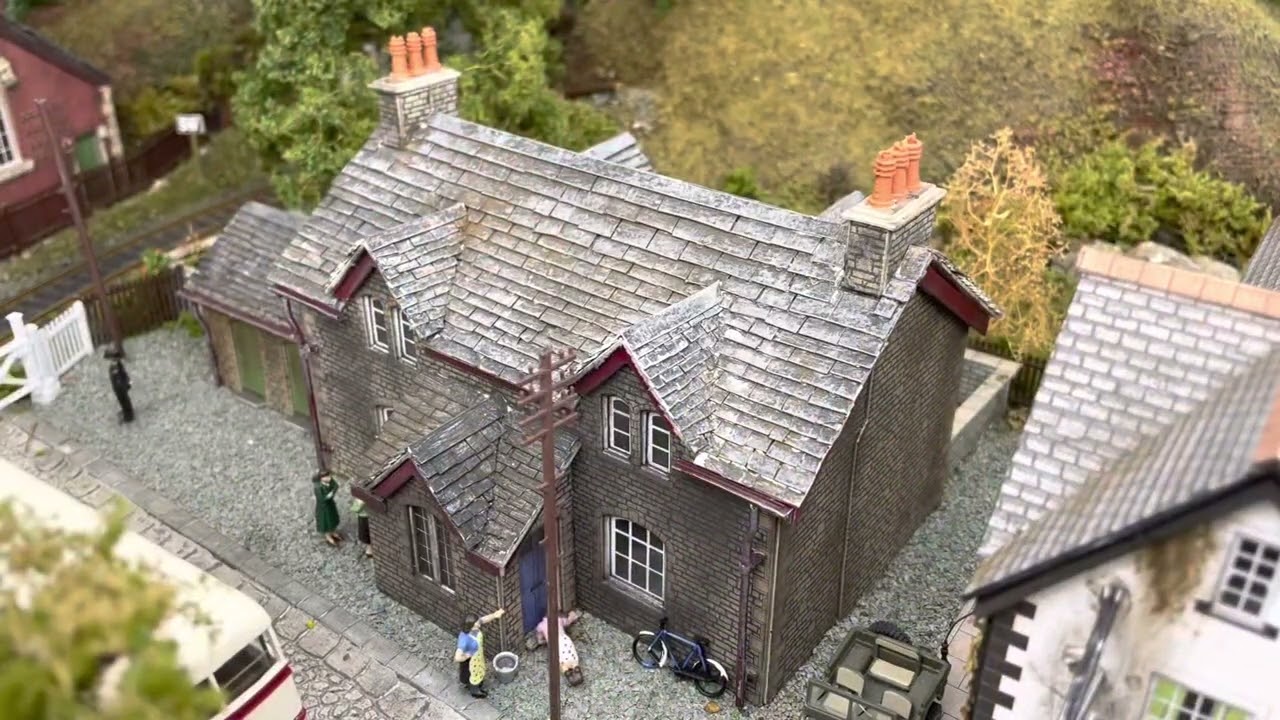 The village church and more!! 00 gauge metcalfe model buildings