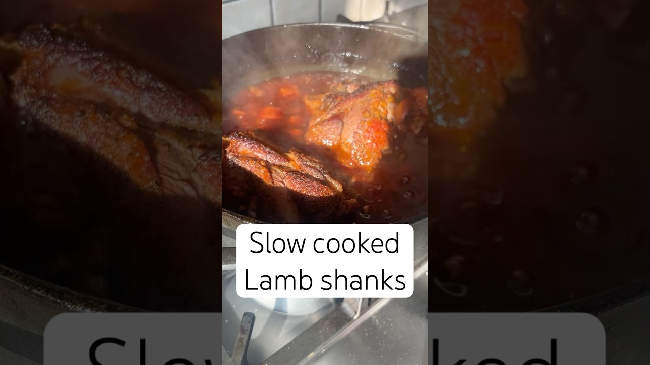 Lamb shanks with red wine sauce and garlic mashed potatoes 