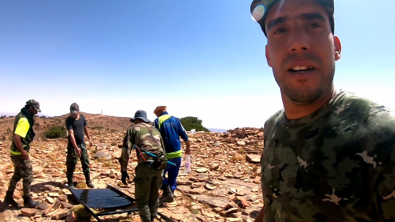 🌲فديو عن وضع الافتة🚩 الإستعلامية بأعلى قمة ب جبل مكثر ⛰️ب العين الصفراء عن علو 2035 متر🏞️