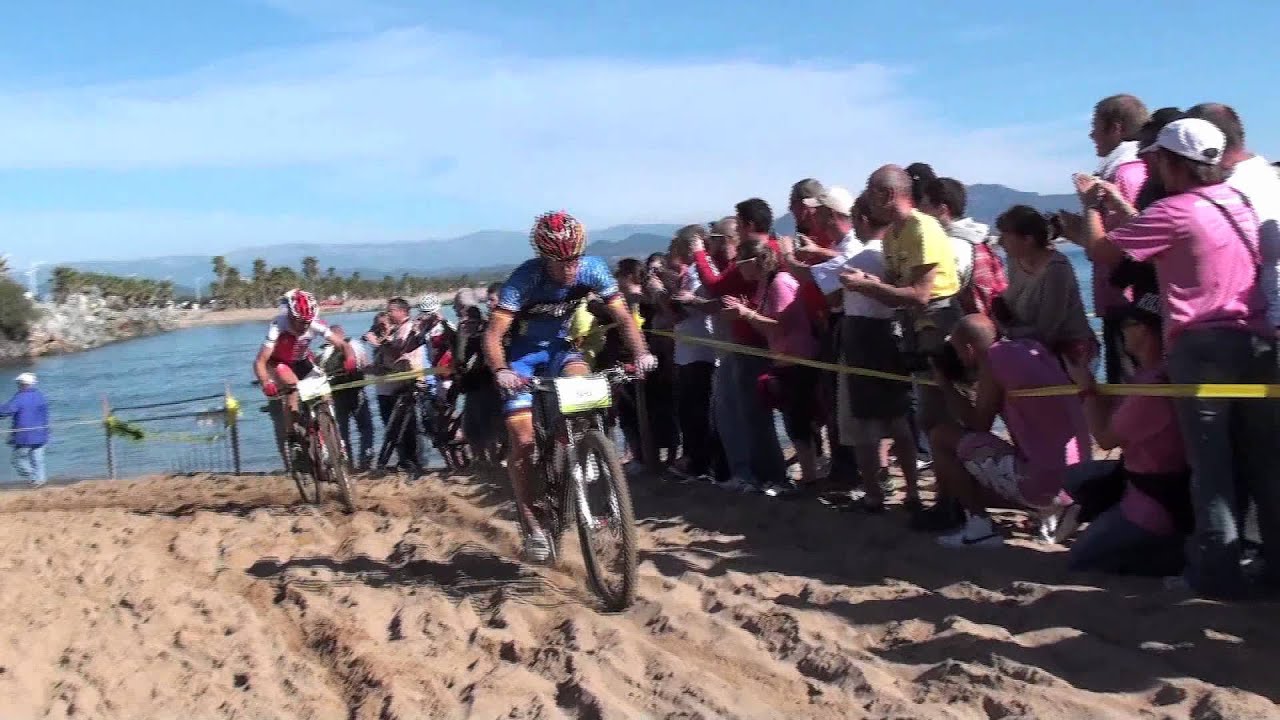 Roc d'Azur 2012 elite xc race: Stephane Tempier leads across the beach