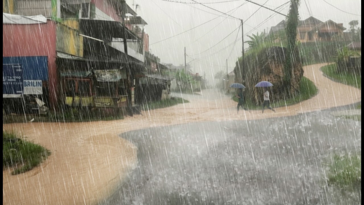 Stormy Dawn in the Village 🌧️🌄 Heavy Rain in Indonesia’s Refreshing Morning Air
