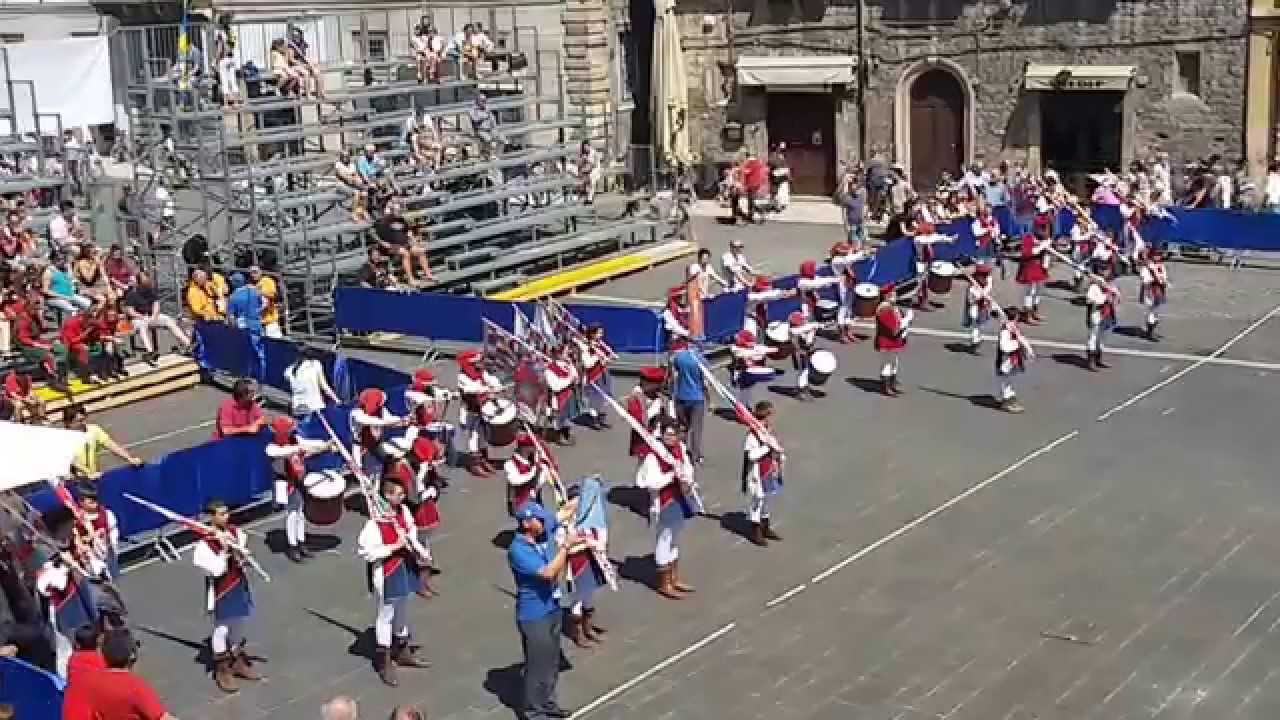 Gare Sbandieratori 2015 ENTE CULTURALE BATTITORI 'NZEGNA Carovigno Grande Squadra e Musici 3^fascia