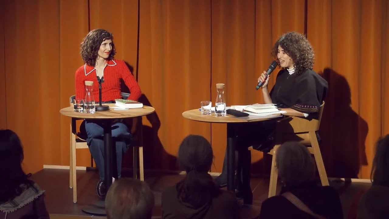 Nava Ebrahimi »Und Federn überall«
