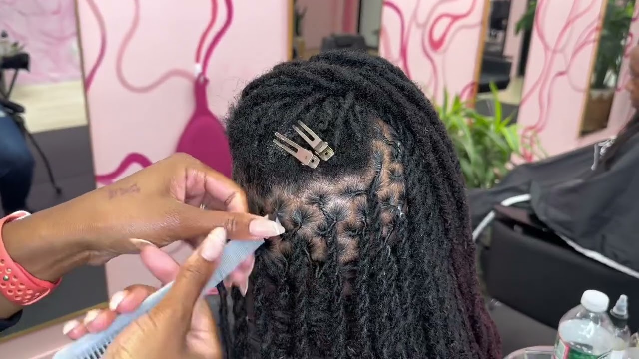 Kae Slay Stylist doing a Loc Knot Bob in NappStar NYC 💕✨