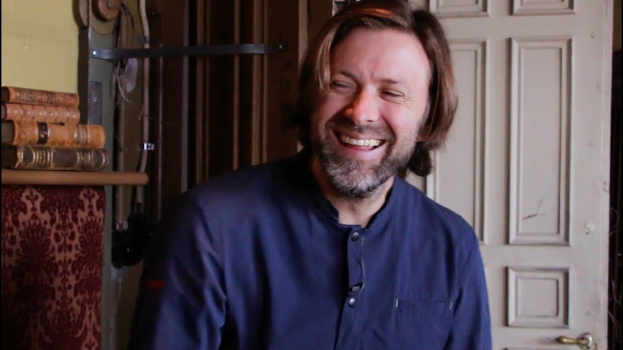 Adlibris Inspo: Vi gör äppelglögg med Niklas Ekstedt