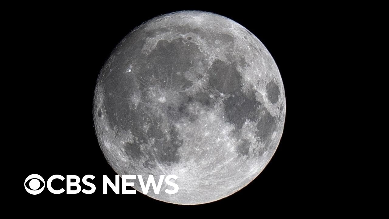 How would building a nuclear reactor on the moon work?