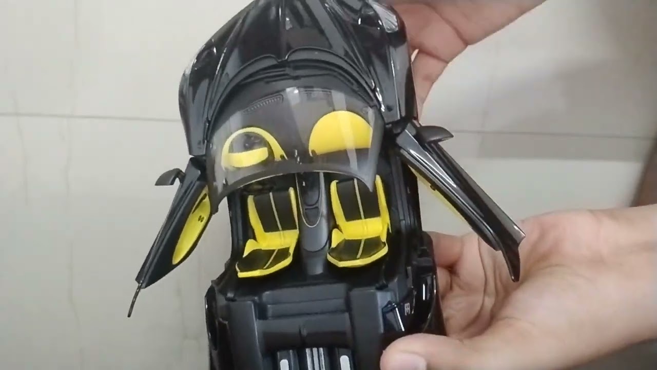 Bburago 1/18 scale Bugatti W16 Mistral unboxing!
