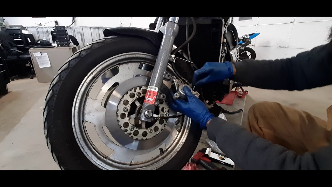 YAMAHA VMAX (fork seals, front brake pads & fluid)