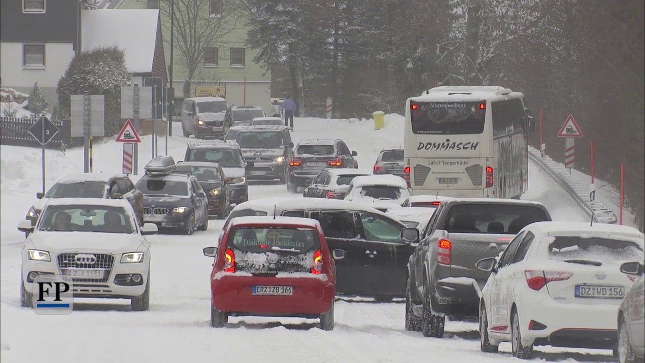 Schneesturm sorgt für chaotische Verkehrsverhältnisse im Erzgebirge