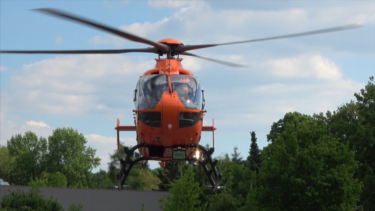 Rettungshubschrauber Christoph 13 D-HZSE - RTH startet in Bielefeld