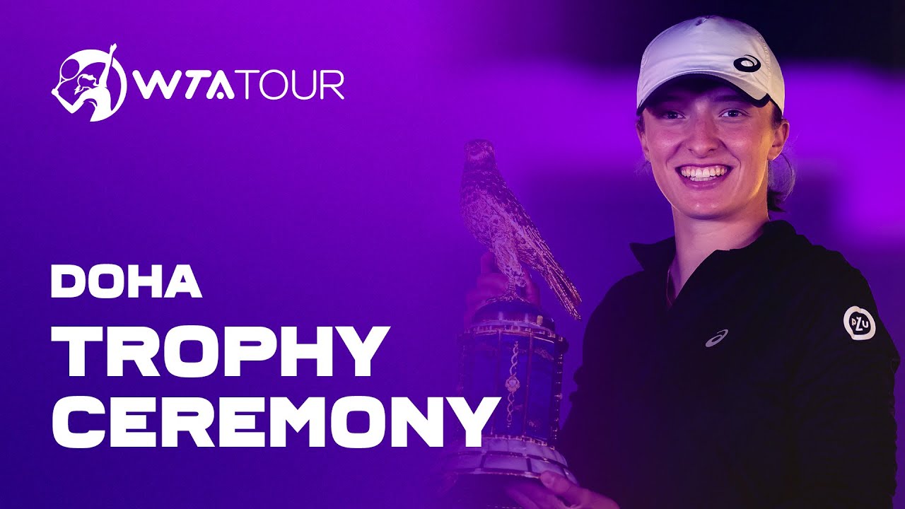 Swiatek shares support for people of Ukraine in Doha trophy ceremony | 2022 Qatar TotalEnergies Open