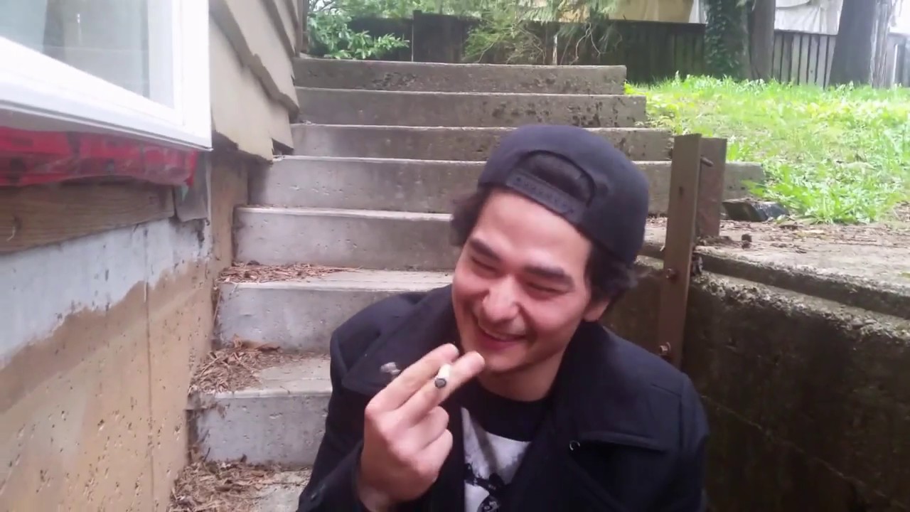 Hightorials: How To Roll A Cone Joint