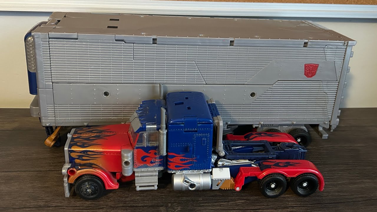 Review: Ultimate Optimus Prime (Transformers: Dark of the Moon)