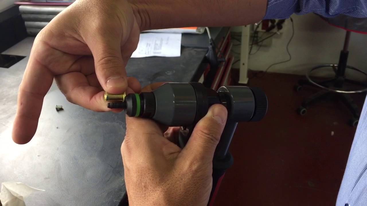 Como usar una remachadora de tuercas con carraca